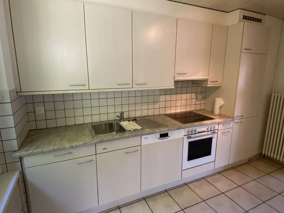 Geräumige 4-Zimmer-Wohnung mit Aussicht in Le Locle