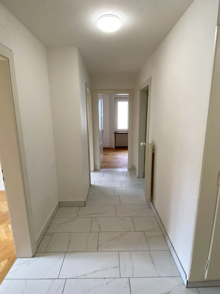 Spacieux appartement de 4 pièces avec vue au Locle – photo 13 sur 20