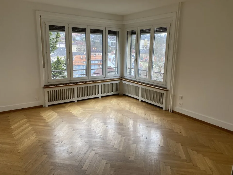 Geräumige 4-Zimmer-Wohnung mit Aussicht in Le Locle