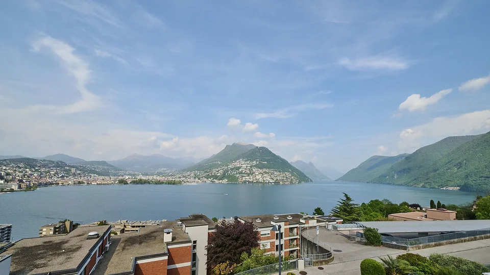Schönes 4,5-Zimmer-Wohnung mit Seeblick in einer prestigeträchtigen Residenz