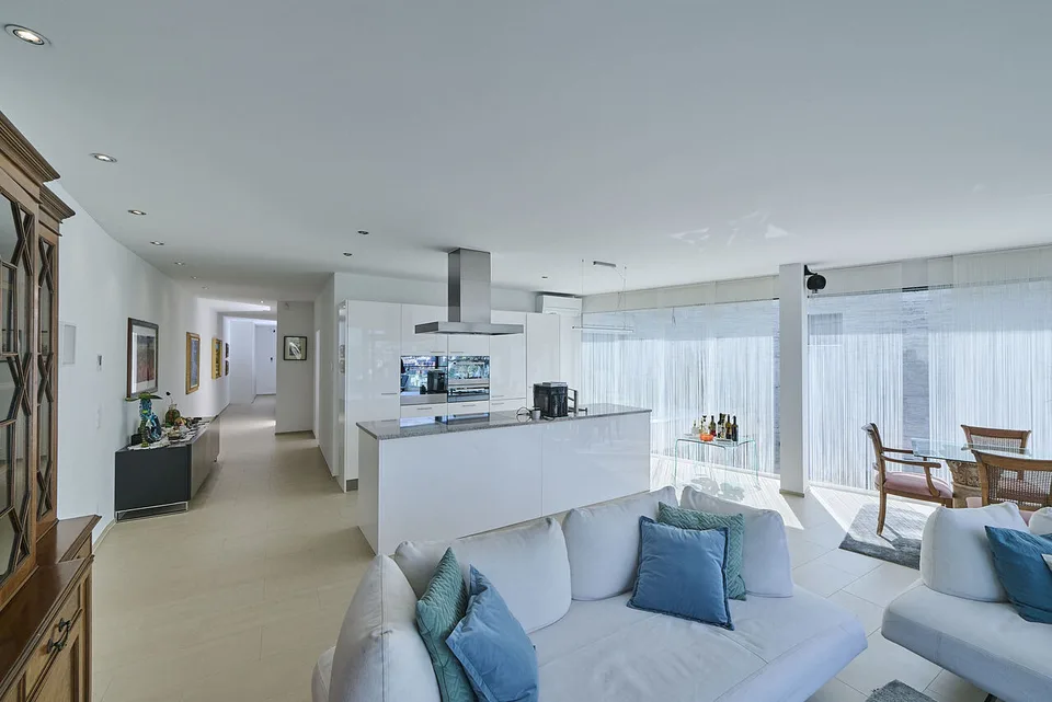 Schönes 4,5-Zimmer-Wohnung mit Seeblick in einer prestigeträchtigen Residenz