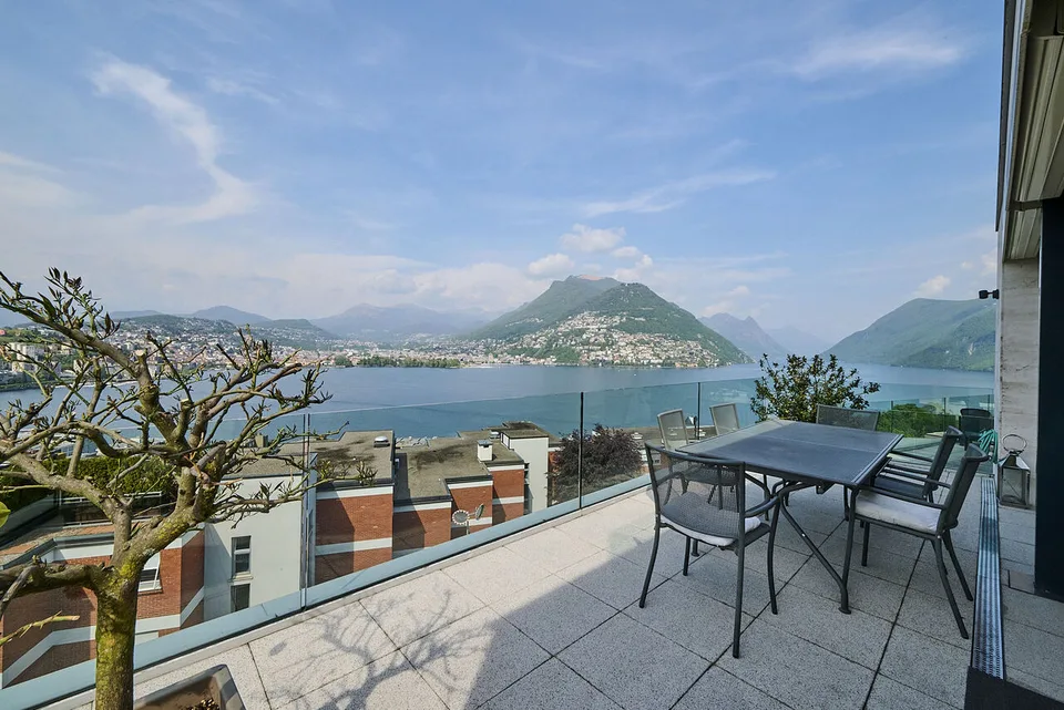Schönes 4,5-Zimmer-Wohnung mit Seeblick in einer prestigeträchtigen Residenz