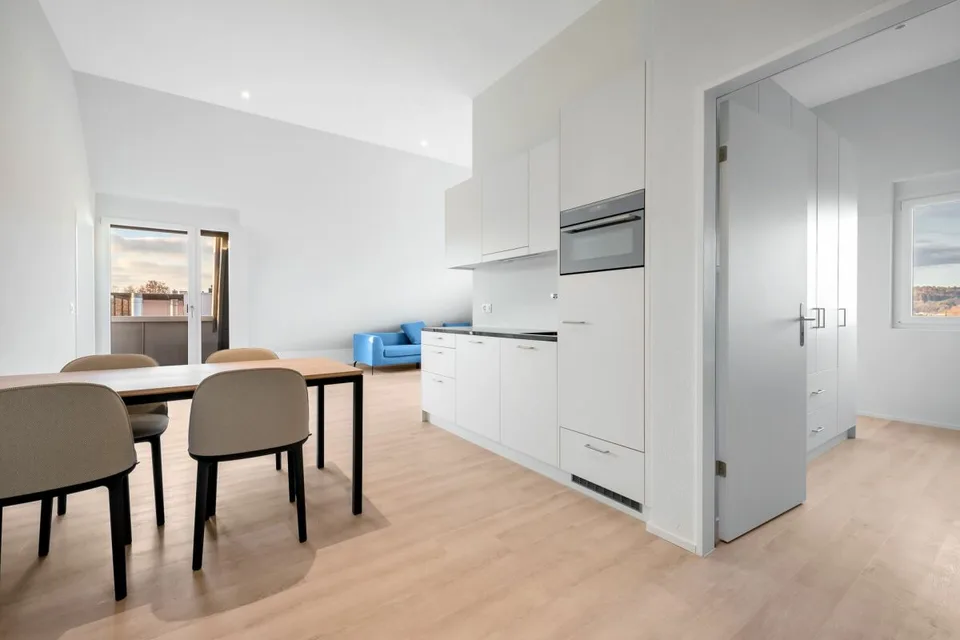 Möblierte 2.5 Attika-Wohnung im Herzen von Oerlikon