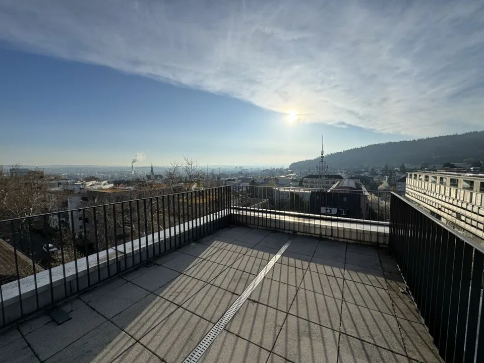Appartamento attico arredato 2.5 nel cuore di Oerlikon – foto 7 di 9
