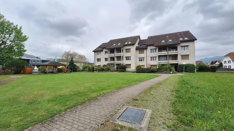 Grosszügiges Wohnen mit viel Licht und Privatsphäre in Dulliken