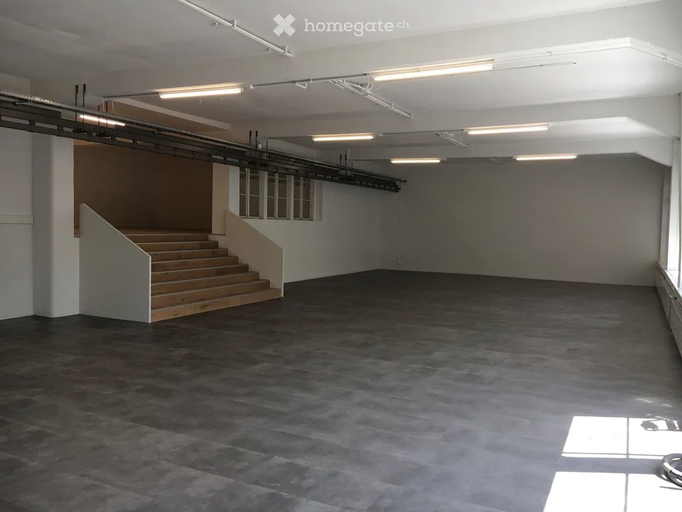 Spazio commerciale/ufficio/negozio/studio completamente sviluppato in un edificio storico