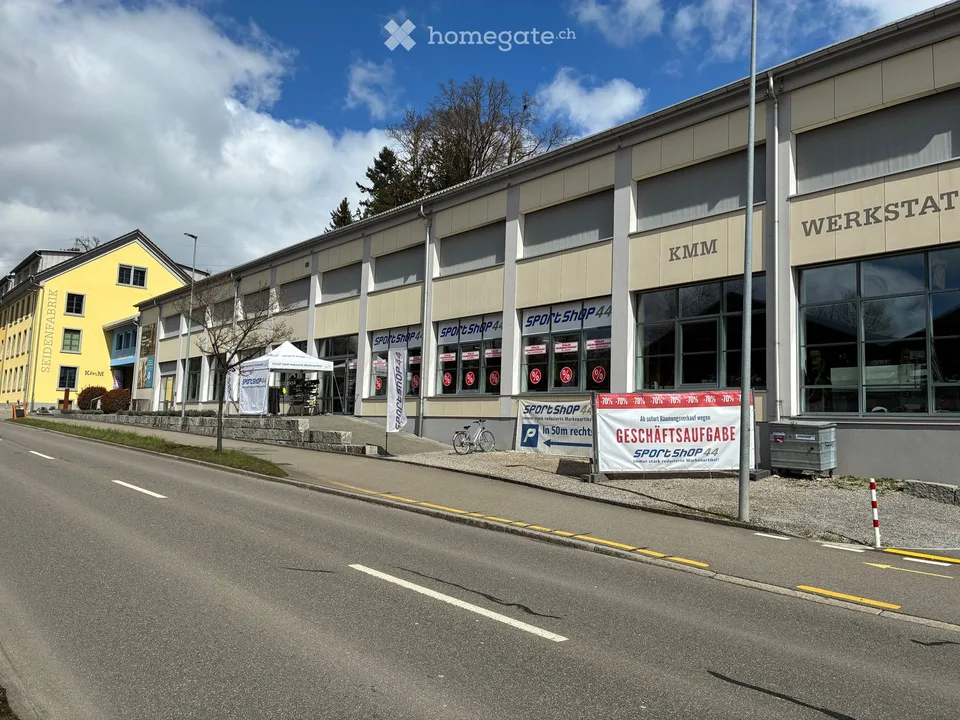 Voll ausgebaute Gewerbe-/Büro-/Laden-/Atelierfläche in historischem Gebäude