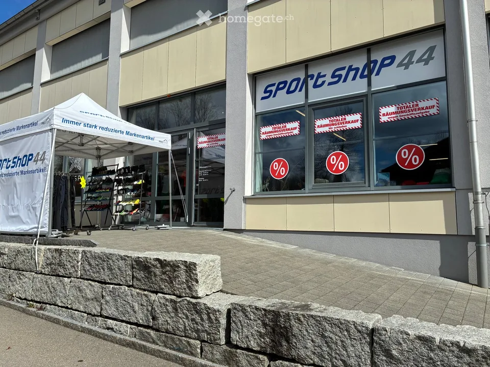 Spazio commerciale/ufficio/negozio/studio completamente sviluppato in un edificio storico