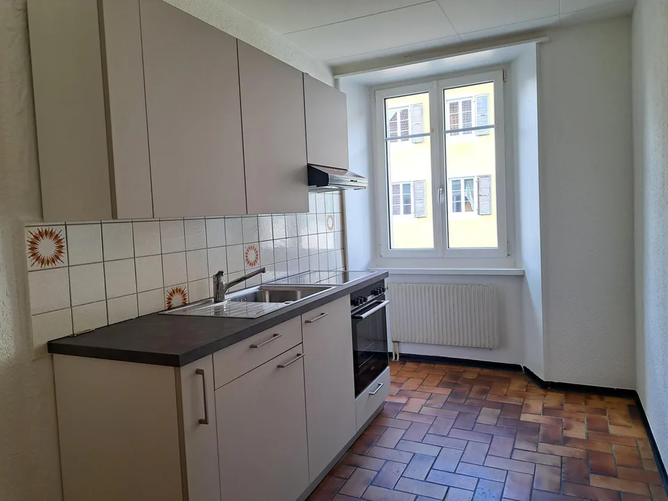 Rue du Puits 18, appartement 3 pièces 2ème étage peintures refaites