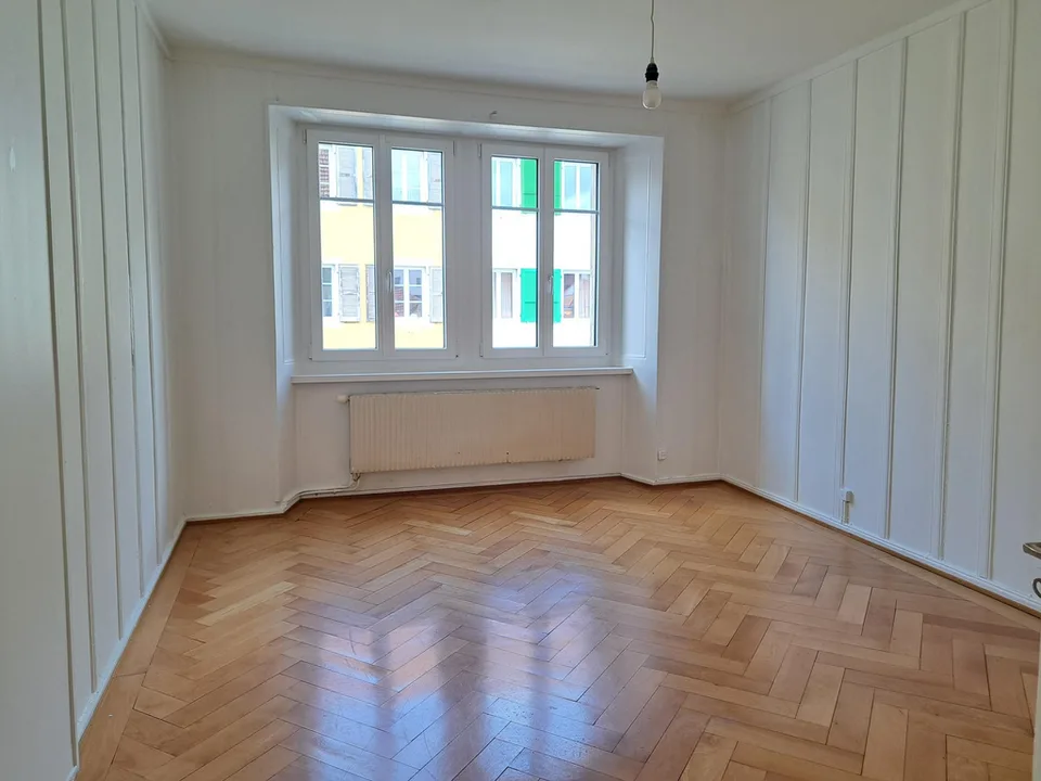 Rue du Puits 18, appartamento 3 locali, 2° piano, ritinteggiato