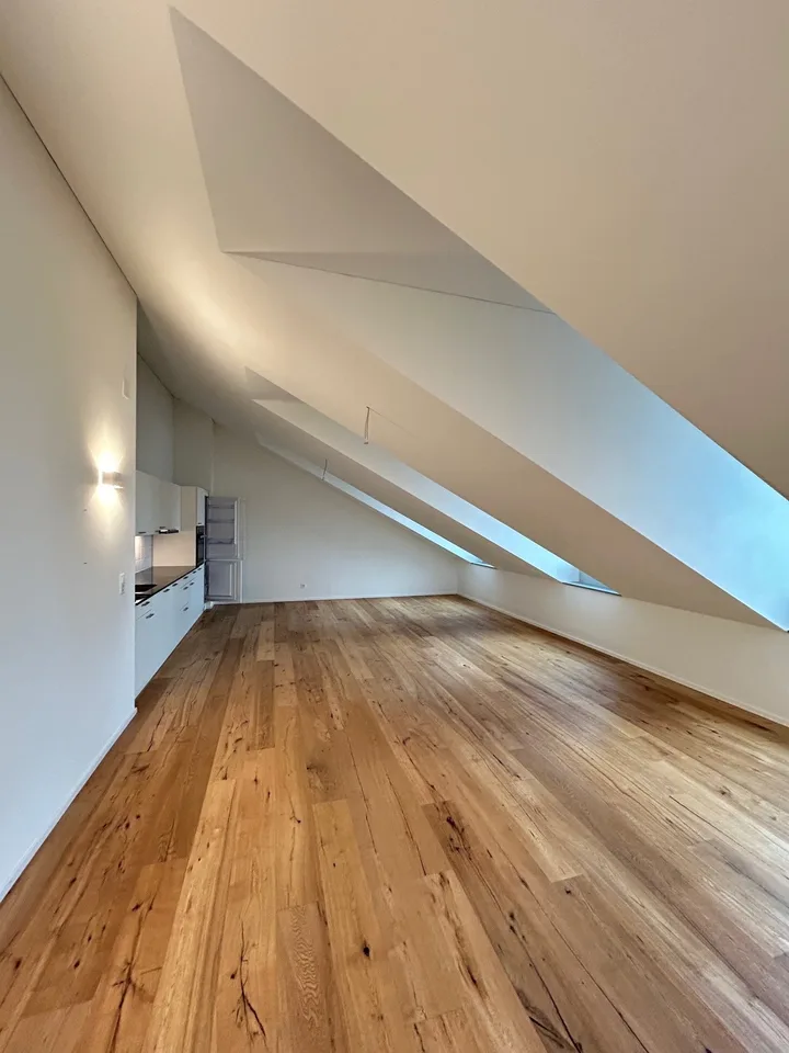 Frisch sanierte Dachwohnung im Herzen von Glarus