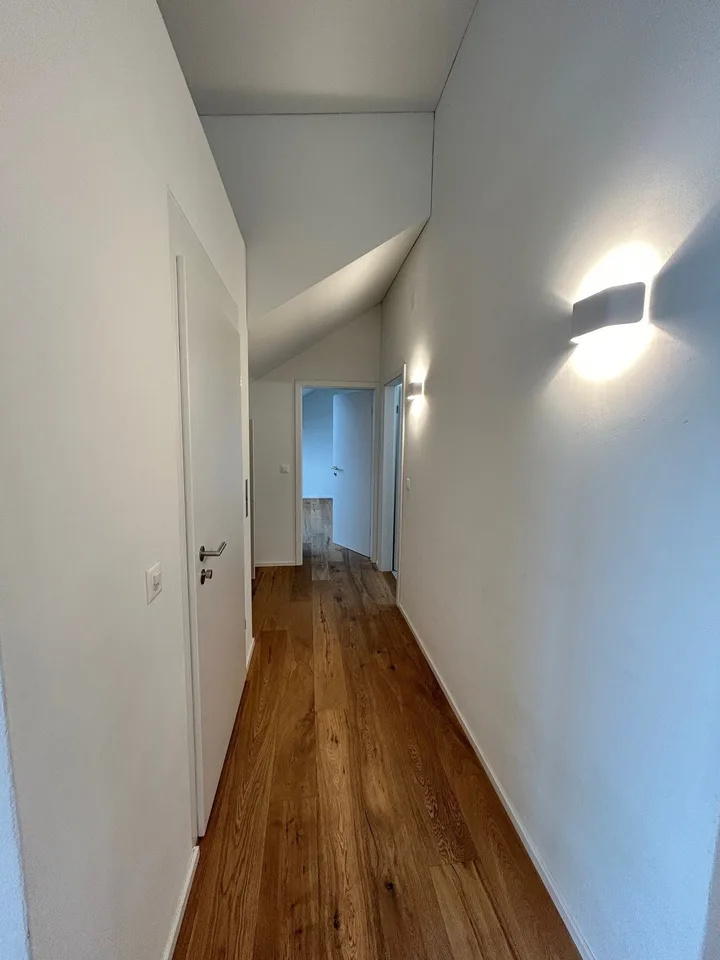 Frisch sanierte Dachwohnung im Herzen von Glarus
