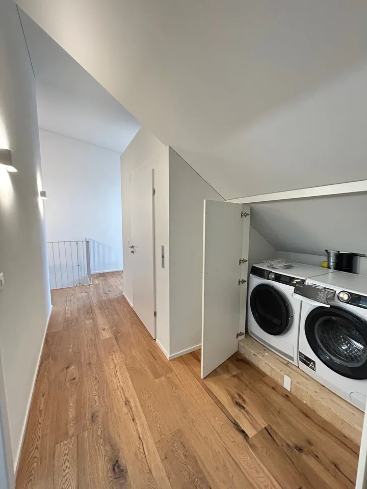 Frisch sanierte Dachwohnung im Herzen von Glarus