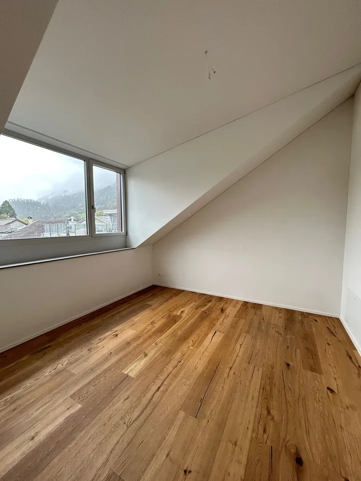 Frisch sanierte Dachwohnung im Herzen von Glarus