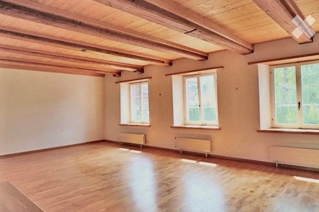 Grosse Dreizimmerwohnung mit Kachelofen