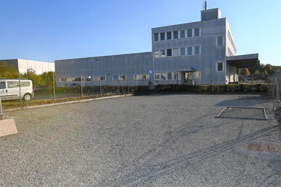 Lager - Magazin - Aufenthaltsraum - nähe Autobahnausfahrt