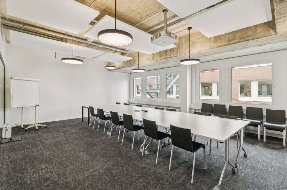 Sede moderna vicino a Zurigo  760 m² disponibili immediatamente - Spazio ufficio con design d'interni moderno