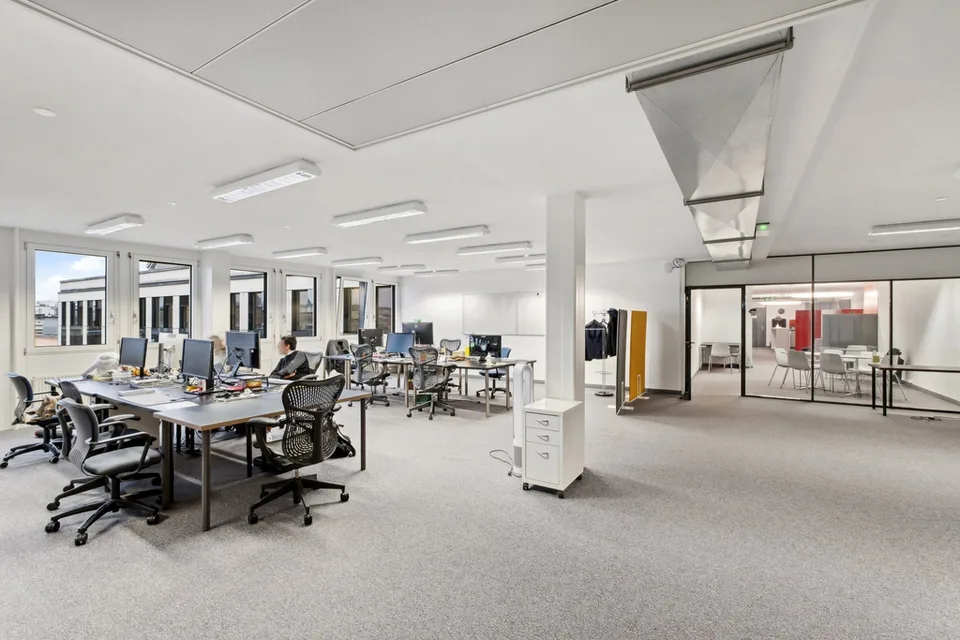 Spazio per uffici di circa 200 m2 nel cuore del quartiere dei Bains