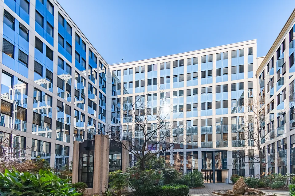 Surface de bureaux de 200 m2 environ au coeur du quartier des Bains
