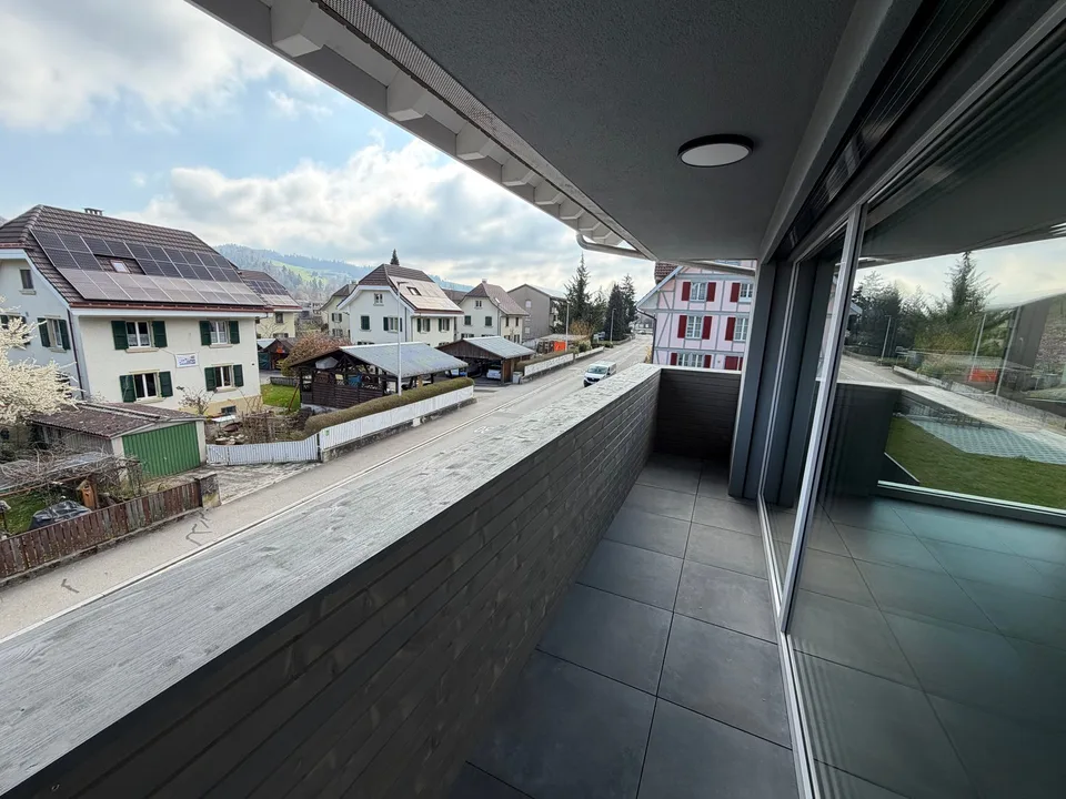 Appartamento moderno 3.5 locali con grande terrazza e balcone