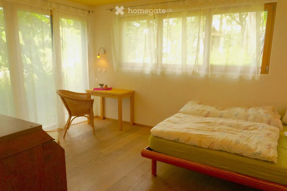 Lichtdurchflutete 3,5 Zimmer EG Wohnung
