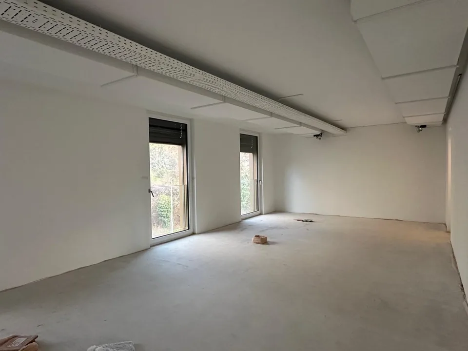Neue Gewerbefläche von 98 m² – anzupassen nach dem Wunsch des Mieters
