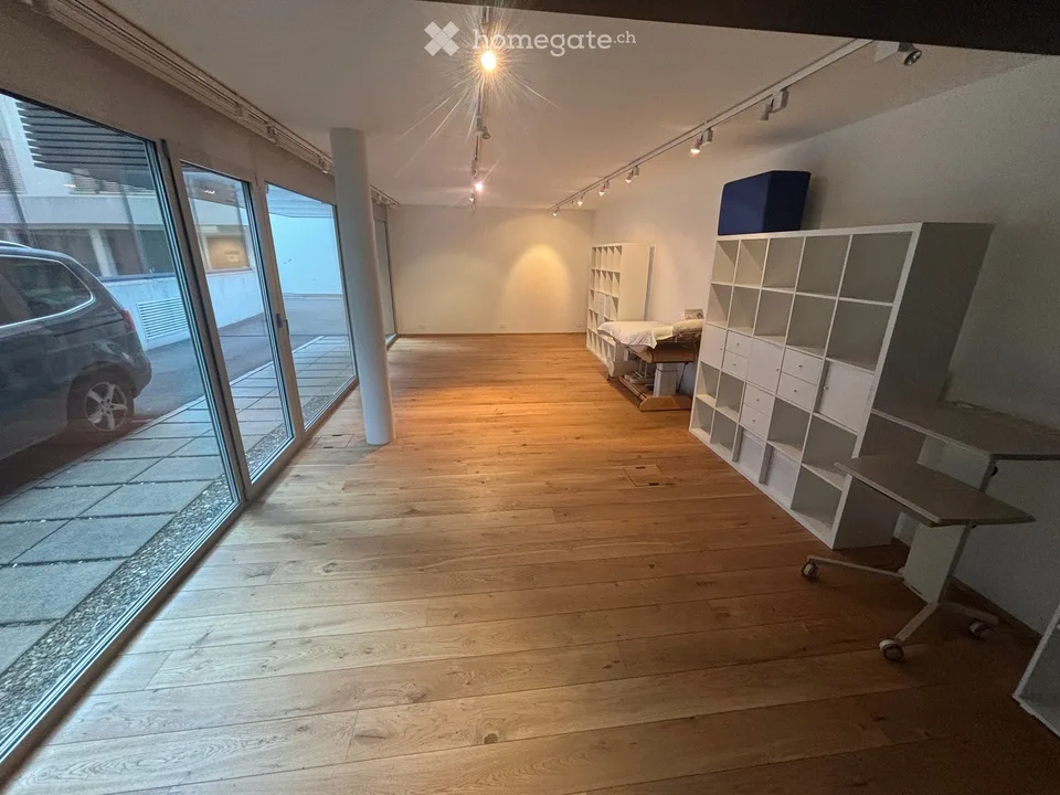 Modernes Büro/Praxisraum mit Parkplatz & Highspeed-Internet in Altendorf SZ