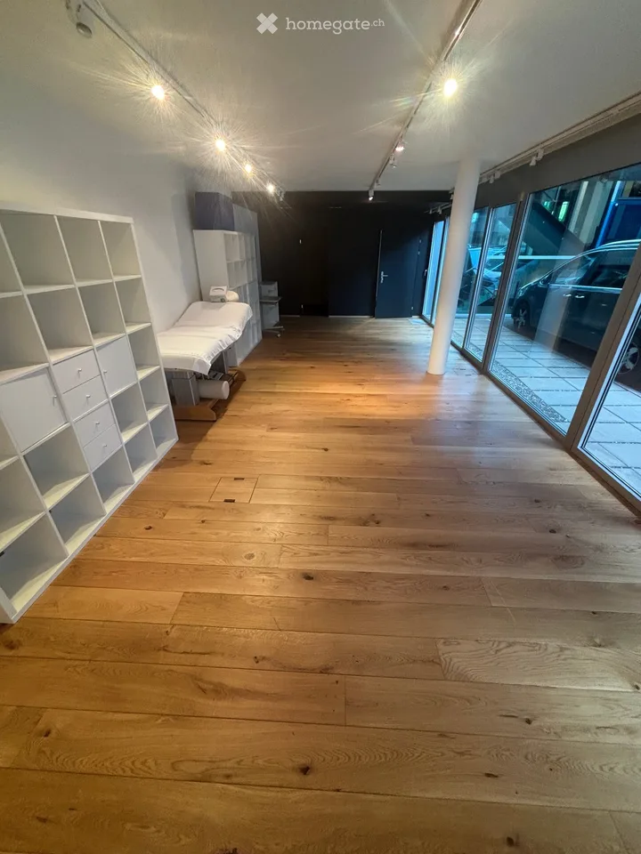 Bureau/pratique moderne avec parking & internet haut débit à Altendorf SZ