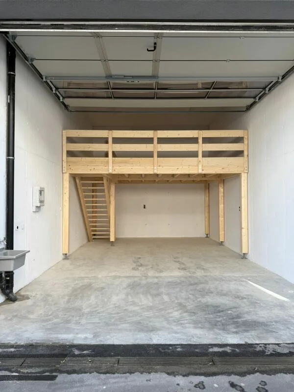 Lager mit Mezzanine