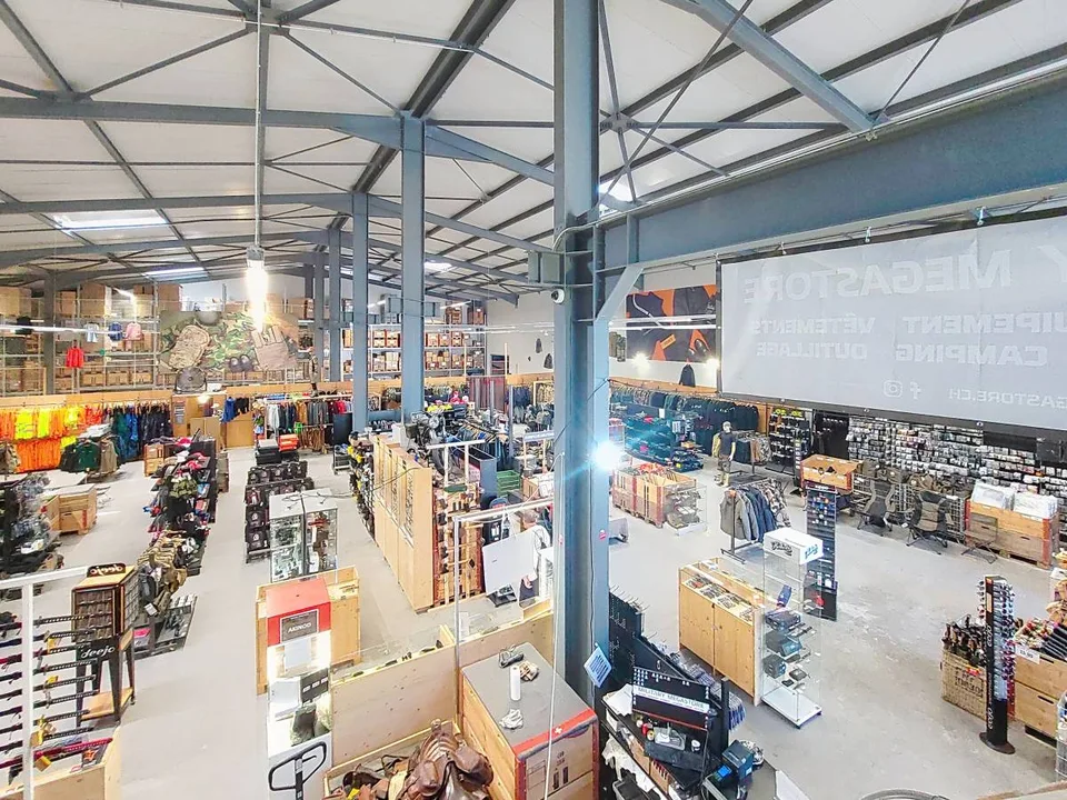 Sion, in affitto 1 locale di 355.50m2 in un edificio industriale completamente ristrutturato