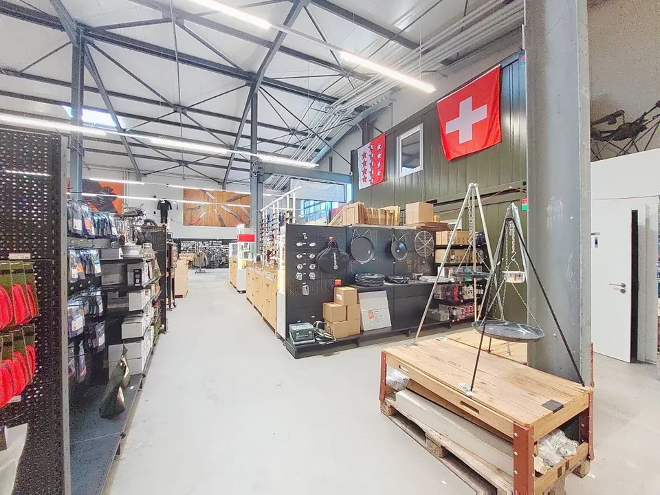 Sion, in affitto 1 locale di 355.50m2 in un edificio industriale completamente ristrutturato