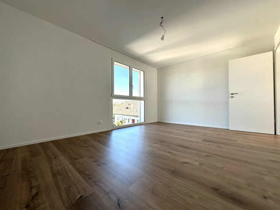 ERSTVERMIETUNG - 3.5-Zimmer-Wohnung im 2. OG mit Balkon und Garage in ruhiger Lage