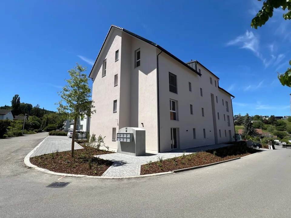 ERSTVERMIETUNG - 3.5-Zimmer-Wohnung im 2. OG mit Balkon und Garage in ruhiger Lage