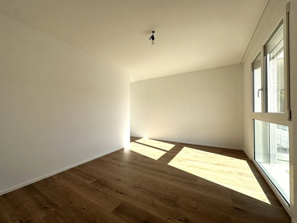 ERSTVERMIETUNG - 3.5-Zimmer-Wohnung im 2. OG mit Balkon und Garage in ruhiger Lage