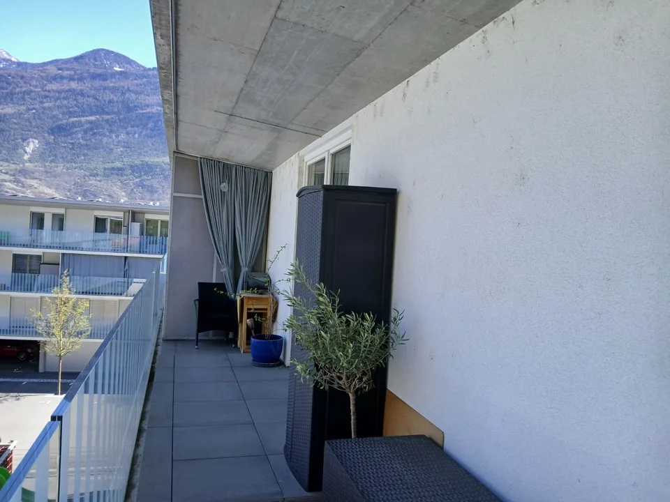 Modern 2.5-room apartment with balcony and mountain view in Fully