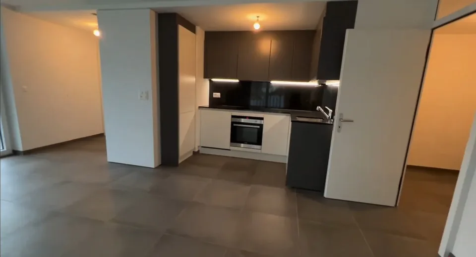 Modern 2.5-room apartment with balcony and mountain view in Fully
