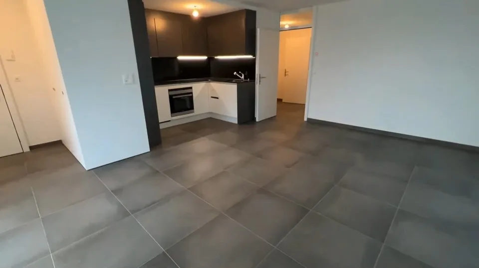 Modern 2.5-room apartment with balcony and mountain view in Fully