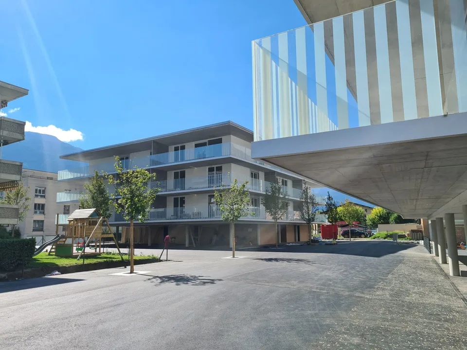 Modern 2.5-room apartment with balcony and mountain view in Fully