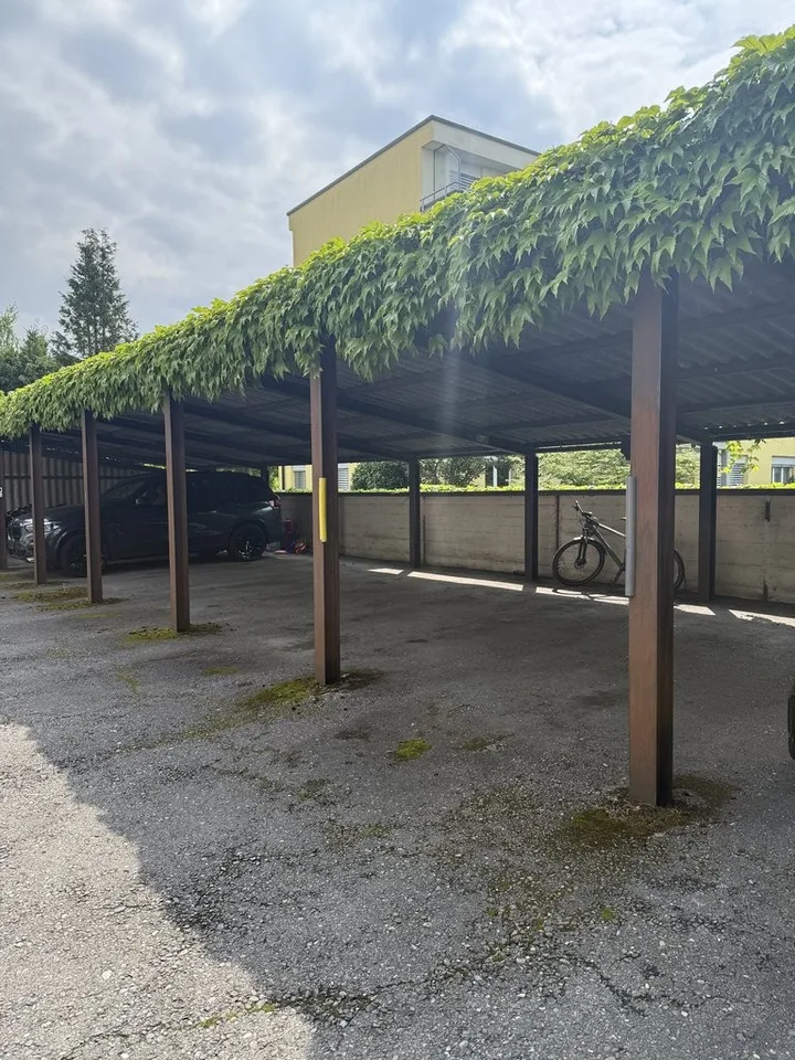 Posto auto coperto in affitto a Thun