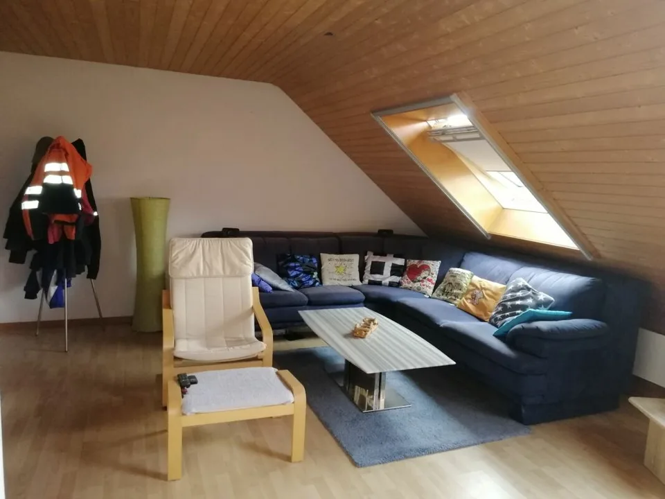2 1/2-Zimmer-Dachwohnung im Grünen