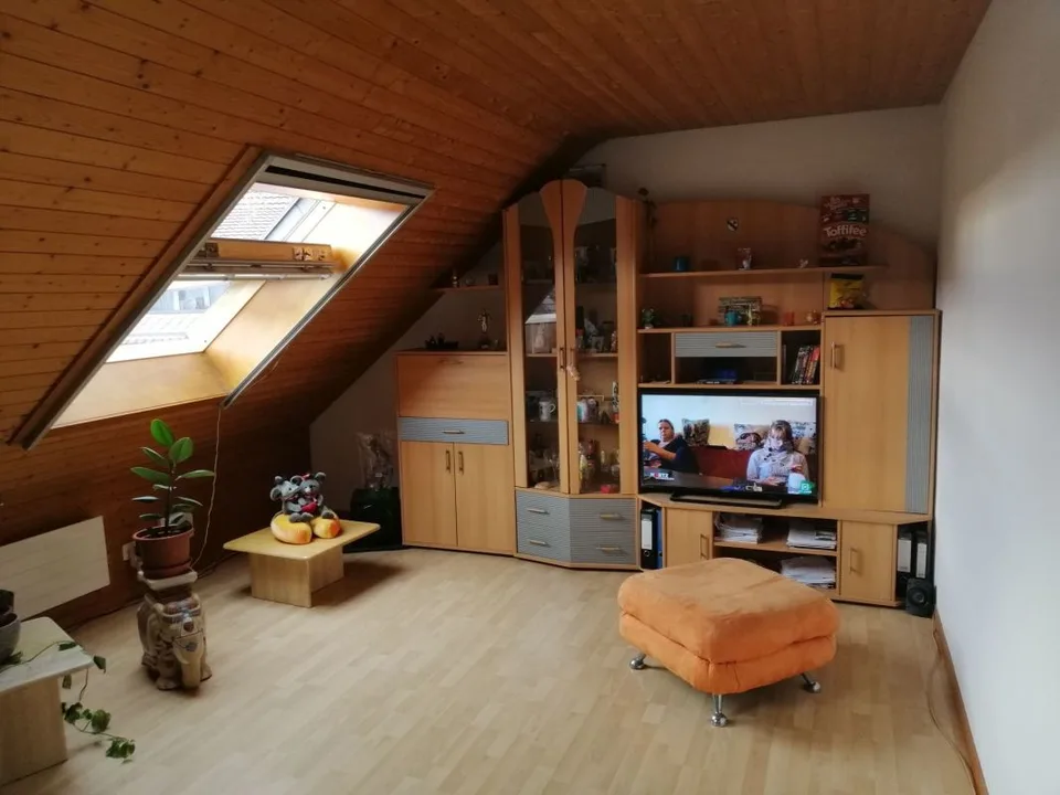 2 1/2-Zimmer-Dachwohnung im Grünen