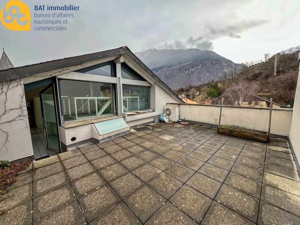 Sierre - bureau loft aux combles avec ample terrasse - Gobet