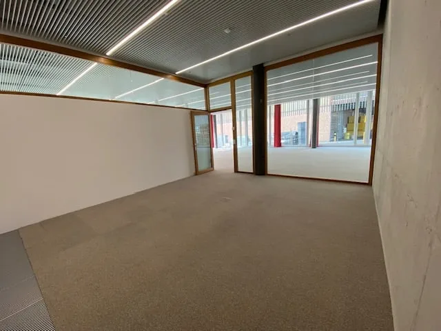 Lichtdurchflutetes, modernes Grossraumbüro an erstklassiger Lage in Steinhausen – Foto 7 von 13