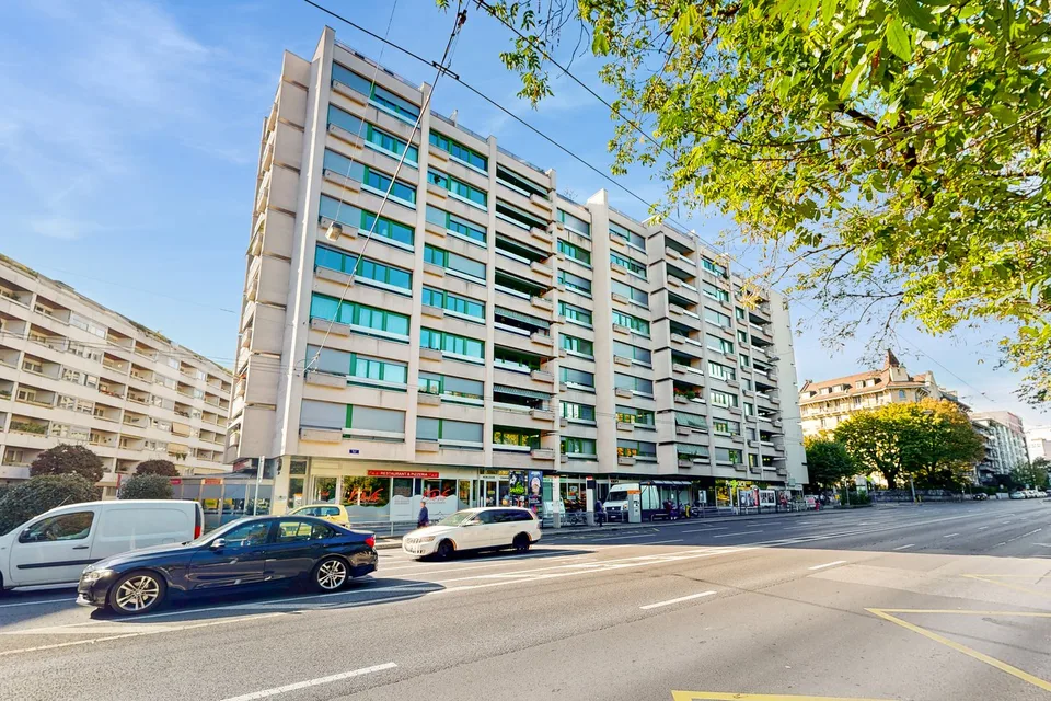 Rue de Lyon 59 nahe Cornavin, Bus und Tram - Parkplatz im Untergeschoss