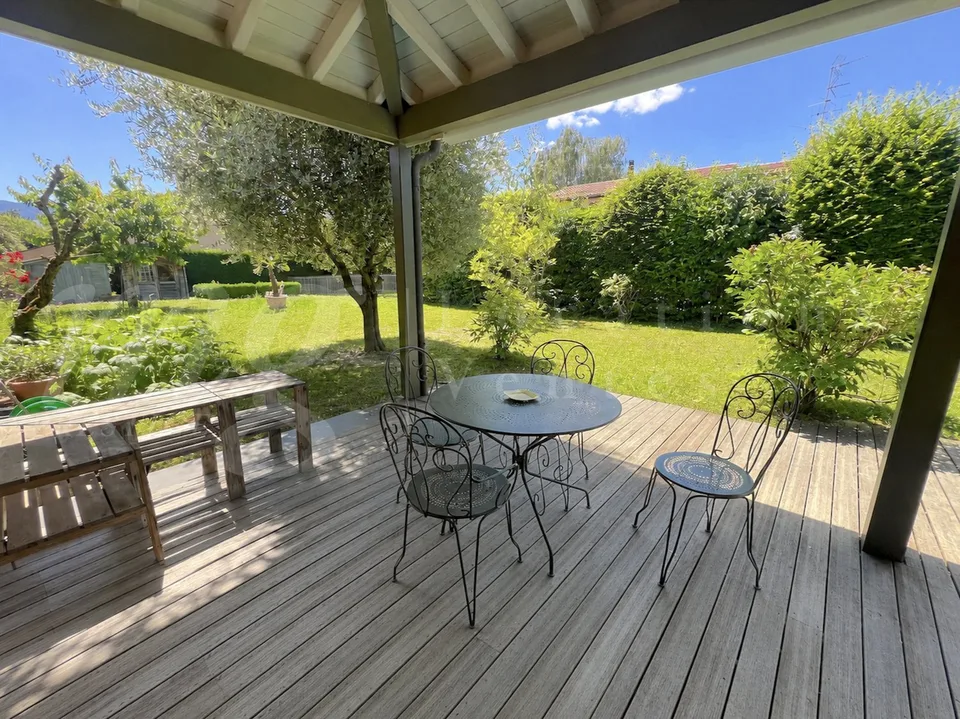 SUPERBE MAISON INDIVIDUELLE DE 250 m2 hab - RAVISSANT JARDIN CLOTUREE - ARBORISE - ET CALME DE 1100 m2
