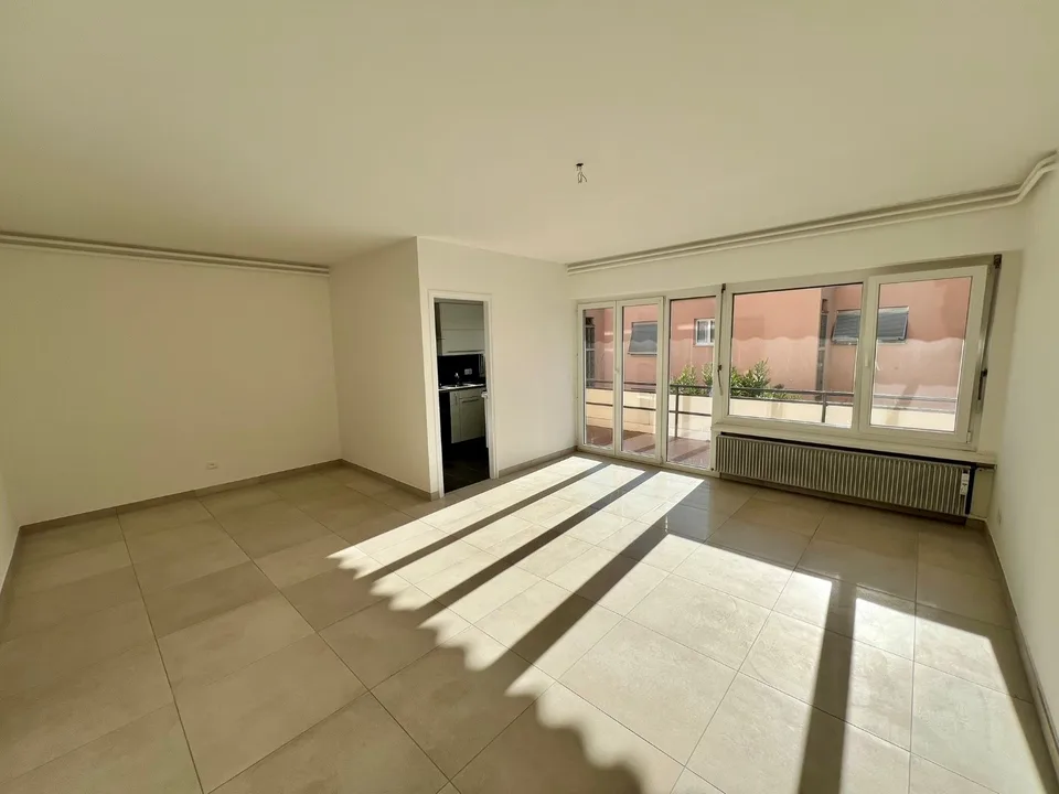 Miete ein charmantes und helles Einzimmerapartment, das kürzlich renoviert wurde