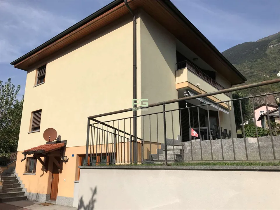 Casa unifamiliare con giardino