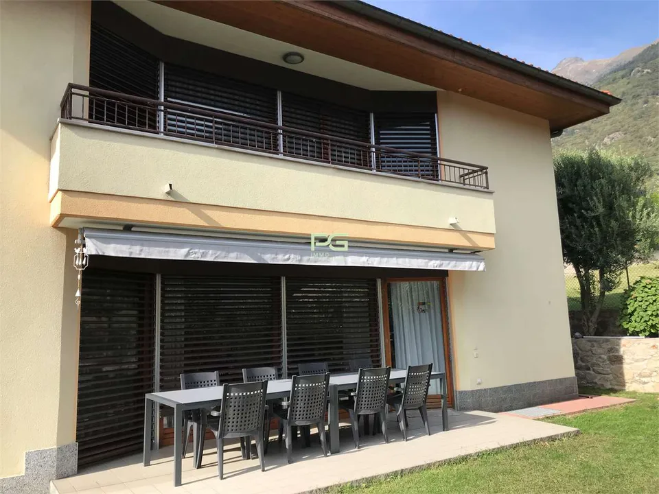Casa unifamiliare con giardino