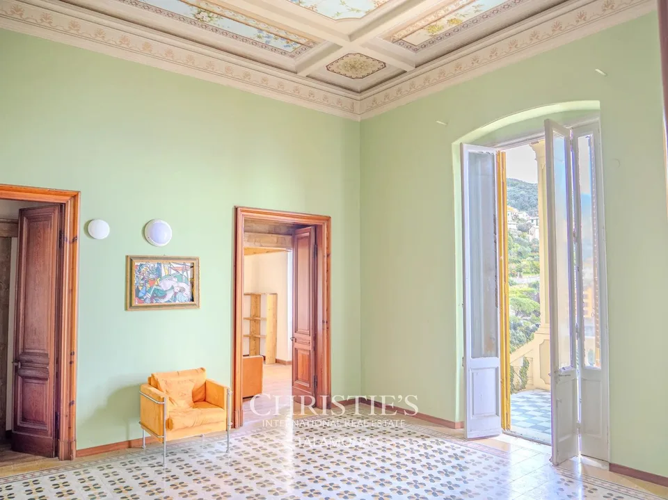 Elegant Villa for Renovation with Sea View in Zoagli
