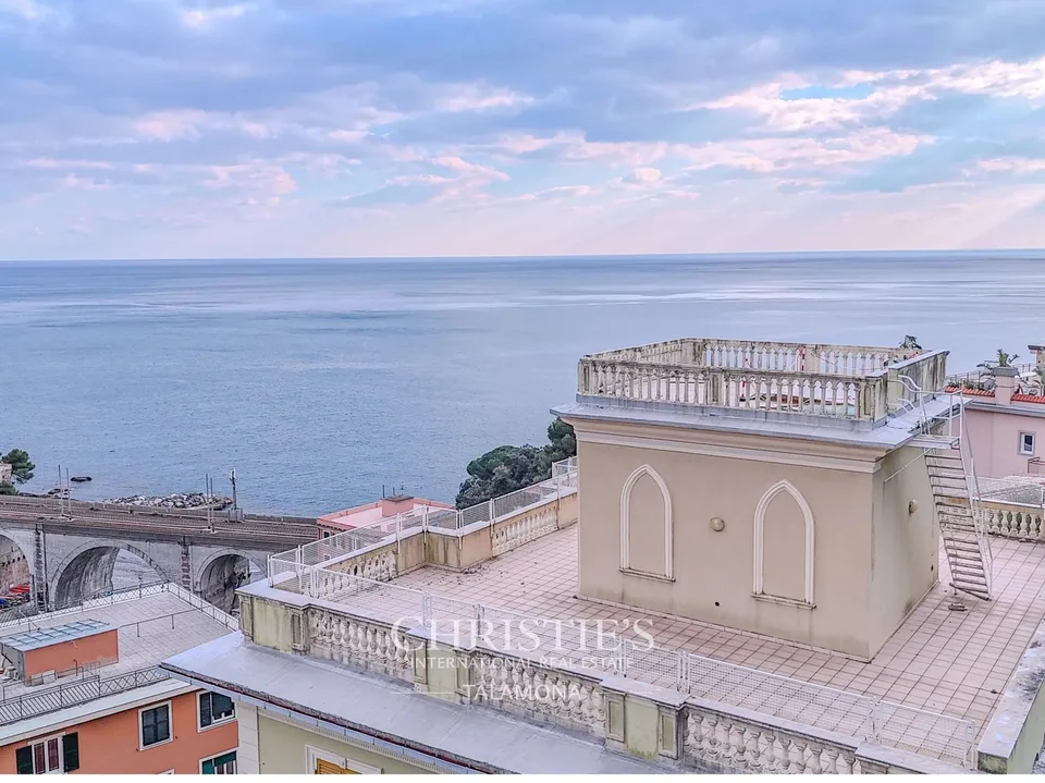 Elegant Villa for Renovation with Sea View in Zoagli – photo 11 of 13